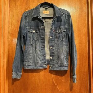 Levi Strauss Women's Denim Original Trucker Jacket Size Medium Light Wash
